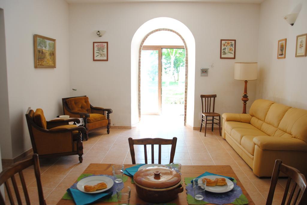 Apartamento Agriturismo Casal Taccone Tarquinia Habitación foto